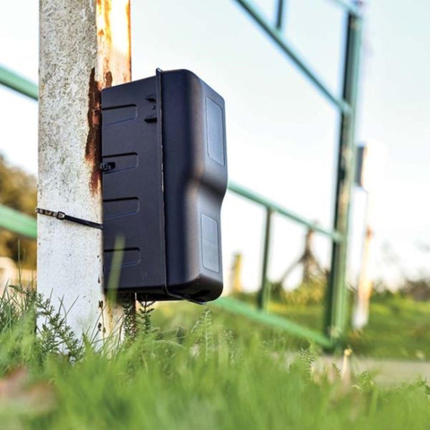Rat Snap Trap with Discreet Bait Box - NO POISON SOLUTION - Safer than Poison - Pet & Child safe (2 Solo Boxes + 2 Rat Snap Traps)** - Moth Control Rat Snap Trap with Discreet Bait Box - NO POISON SOLUTION - Safer than Poison - Pet & Child safe (2 Solo Boxes + 2 Rat Snap Traps)** - Moth Control